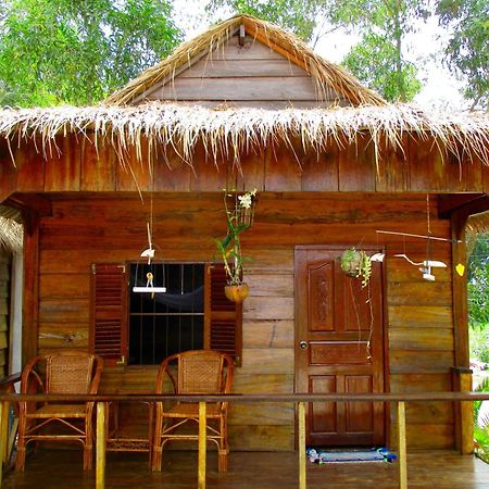 ホテル オムホーム シアヌークビル 部屋 写真