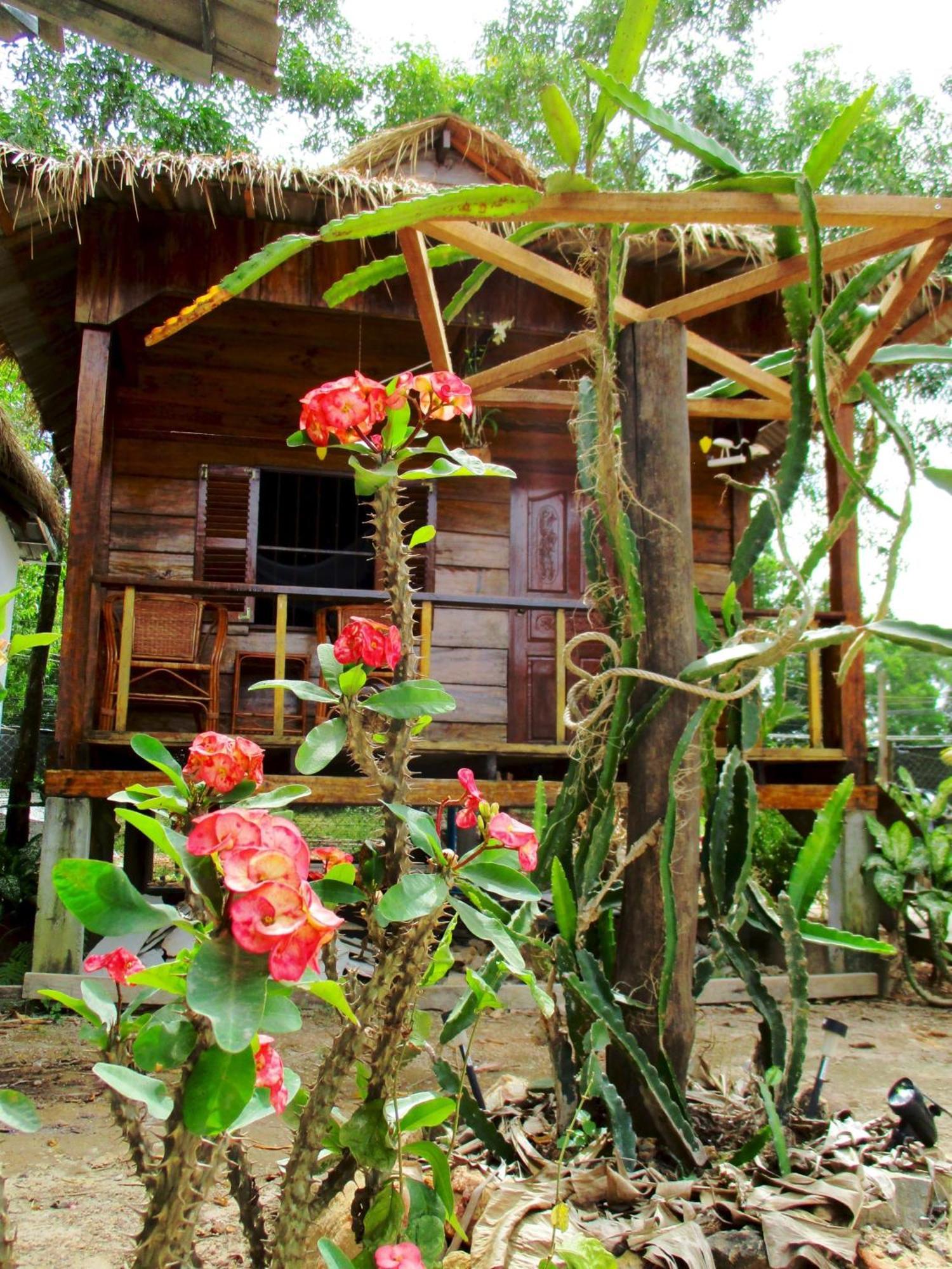 ホテル オムホーム シアヌークビル 部屋 写真