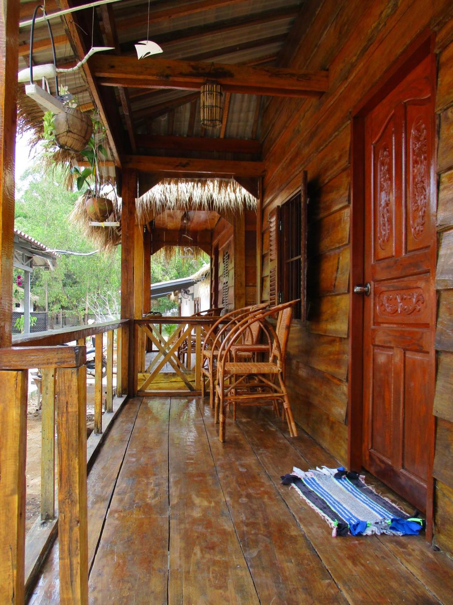 ホテル オムホーム シアヌークビル 部屋 写真